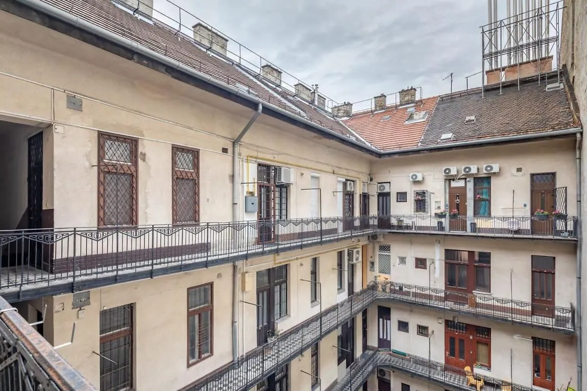 Extra Central New Studio Budapest Apartment